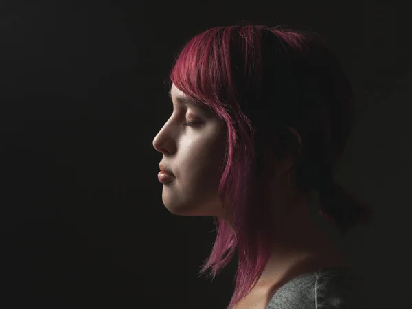 Portrait Jeune Femme Aux Yeux Fermés Studio — Photo