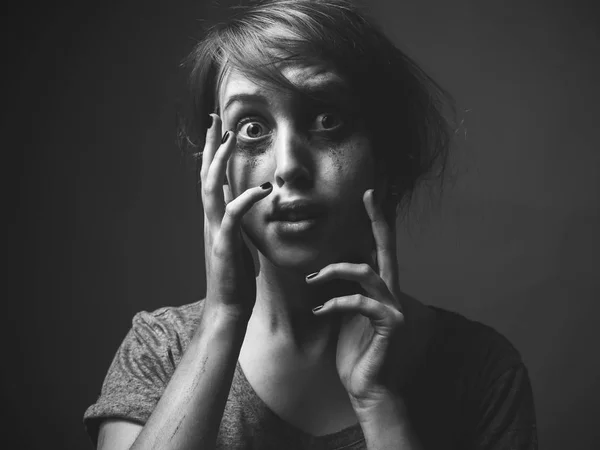 Retrato Una Joven Asustada Blanco Negro — Foto de Stock