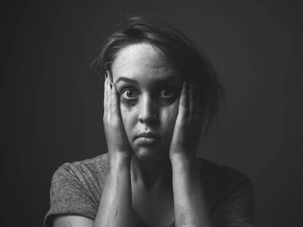 怖がっている女性の肖像 — ストック写真