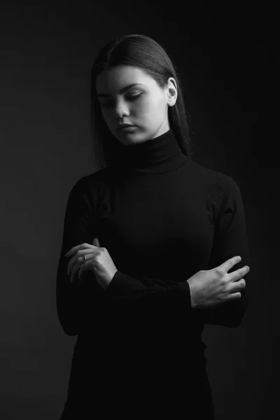 Портрет Чарівної Молодої Жінки Студії Чорно Білий — стокове фото