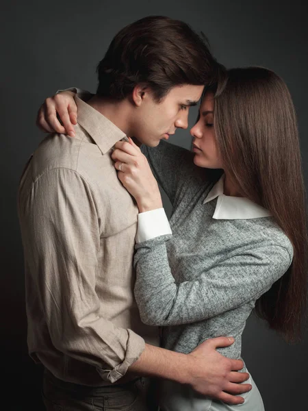 Young Man Woman Hugging Studio — Stock Photo, Image