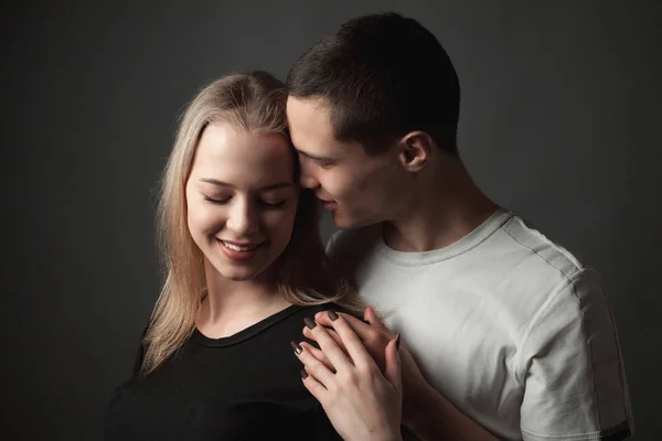 Jonge Man Jonge Vrouw Studio — Stockfoto