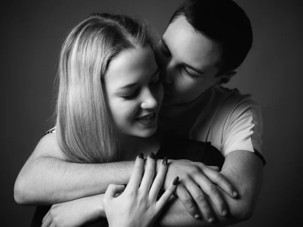 Young Man Young Woman Studio Black White — Stock Photo, Image