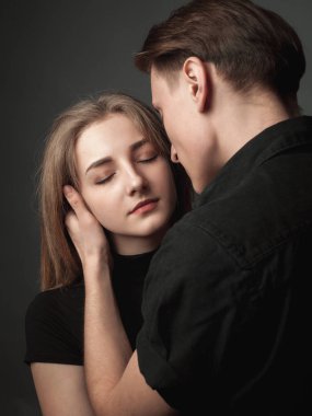 Stüdyoda aşık çift.