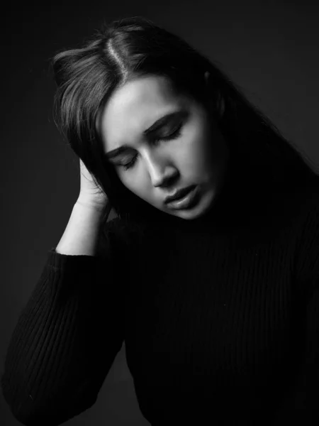 Retrato Jovem Triste Preto Branco — Fotografia de Stock