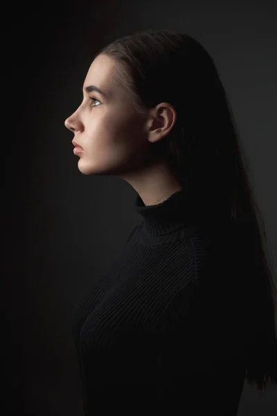 Portret Van Een Meisje Profiel Low Key — Stockfoto