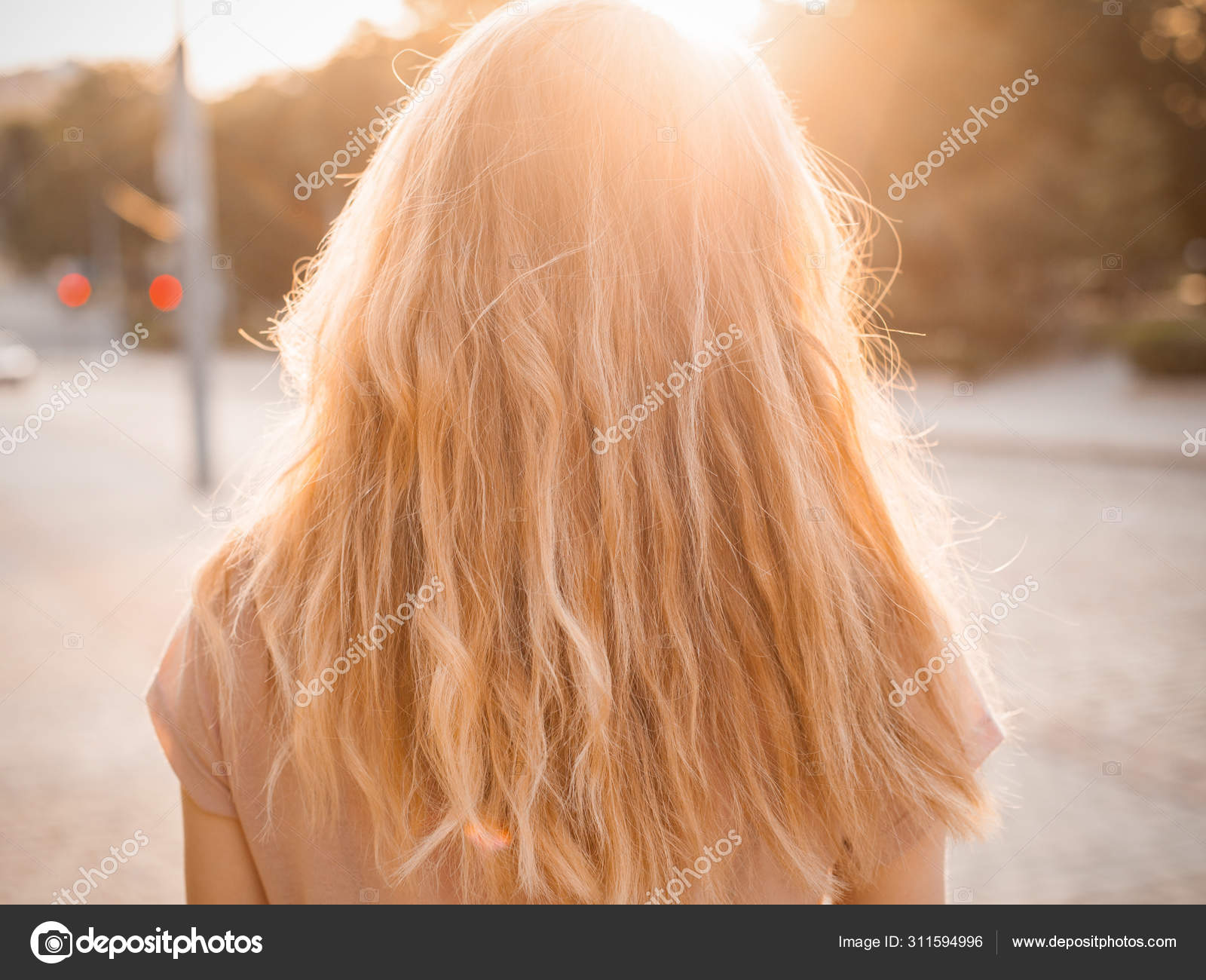 City girl hair in Blonde