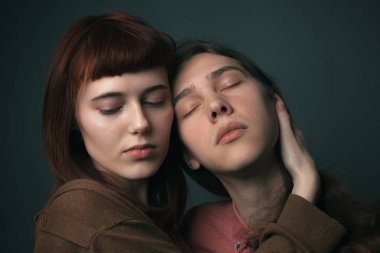 Aşık tutkulu bir çift. Kapatın. Stüdyo.