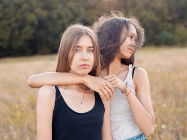 En iyi iki arkadaş dışarıda vakit geçirir..