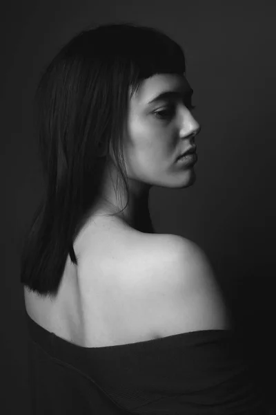 Portrait Attractive Young Woman Bare Shoulders Black White Back — Stock Photo, Image