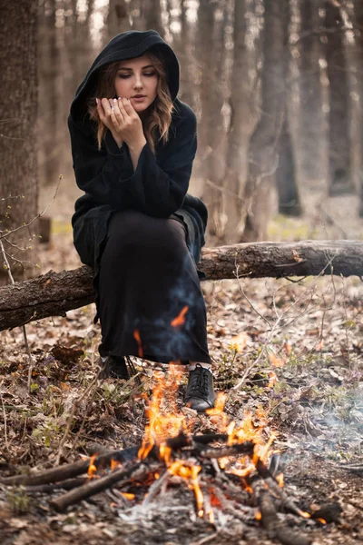 Young Woman Black Cape Sitting Bonfire — Stock Photo, Image