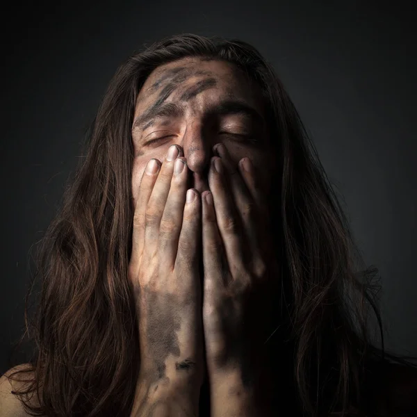 Retrato Joven Infeliz Hollín Manos Cara — Foto de Stock