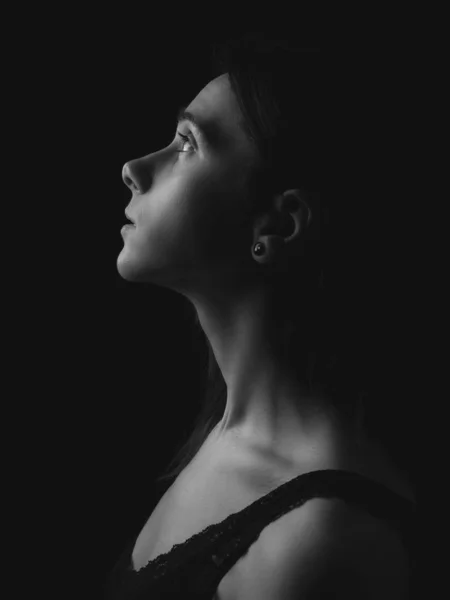 Portrait Young Woman Profile Low Key Black White — Stock Photo, Image