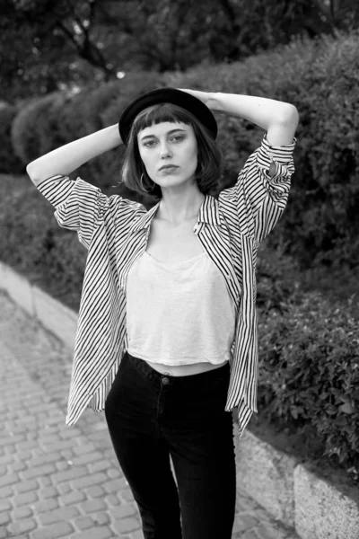 Young Woman Walking Outdoors Black White — Stock Photo, Image