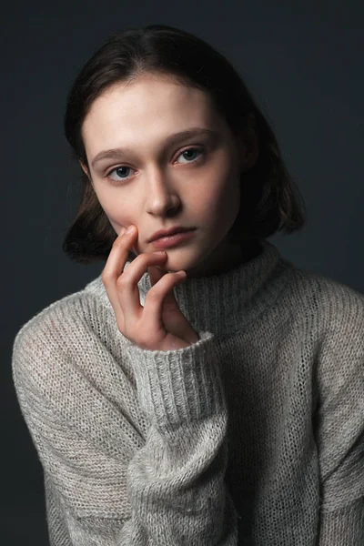 Retrato Mujer Joven Suéter —  Fotos de Stock