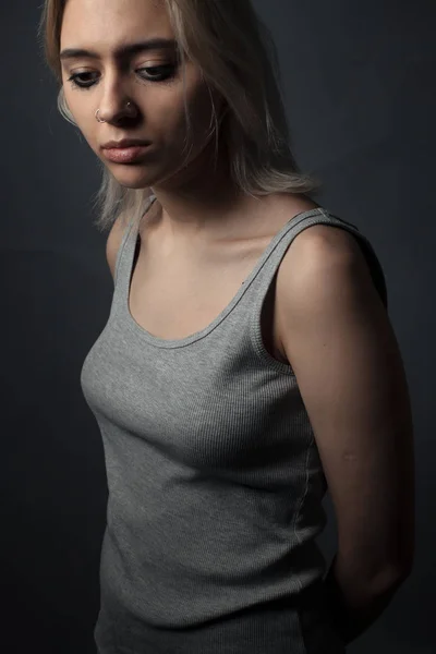 Portret Van Een Droevig Blond Meisje Met Uitgesmeerde Make — Stockfoto