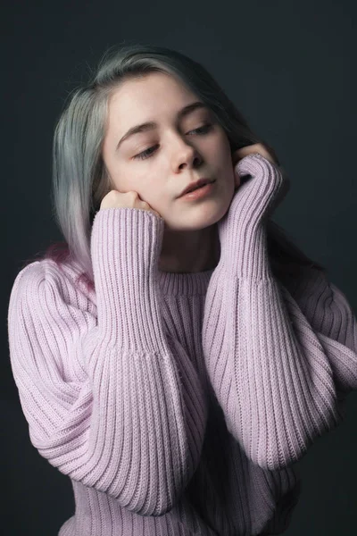 Retrato Mulher Jovem Com Cabelo Tingido — Fotografia de Stock