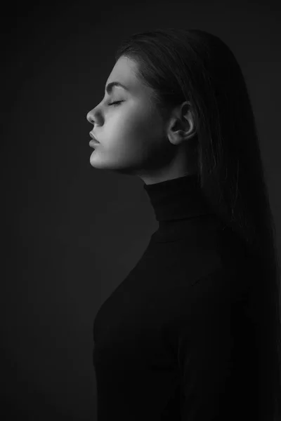 Portrait Young Woman Closed Eyes Profile Black White — ストック写真