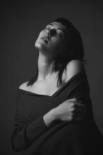 Jeune Femme Passionnée Studio Noir Blanc — Photo