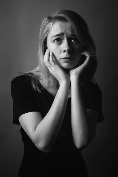 Retrato Uma Jovem Triste Bonita Preto Branco — Fotografia de Stock