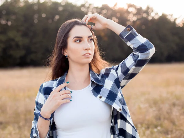 Retrato Una Hermosa Joven Aire Libre — Foto de Stock