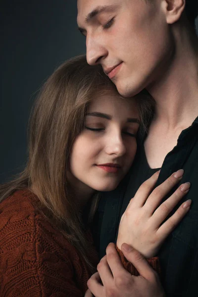 Retrato Pareja Joven Enamorada Cerca — Foto de Stock