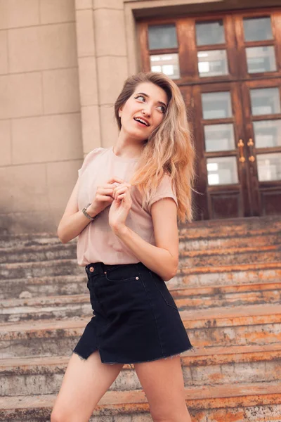 Young Fashionable Woman Posing City Warm Colors — Stock Photo, Image