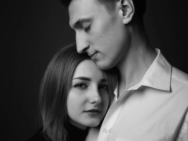 Portret Van Een Jonge Man Vrouw Studio Een Paar Verliefd — Stockfoto