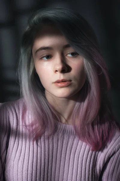 Portrait Jeune Femme Dans Ombre — Photo