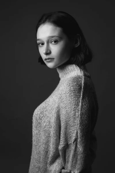 Retrato Una Hermosa Joven Delgada Blanco Negro —  Fotos de Stock