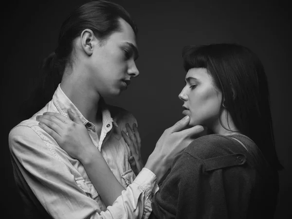 Hombre Mujer Sensuales Abrazándose Con Amor Estudio —  Fotos de Stock