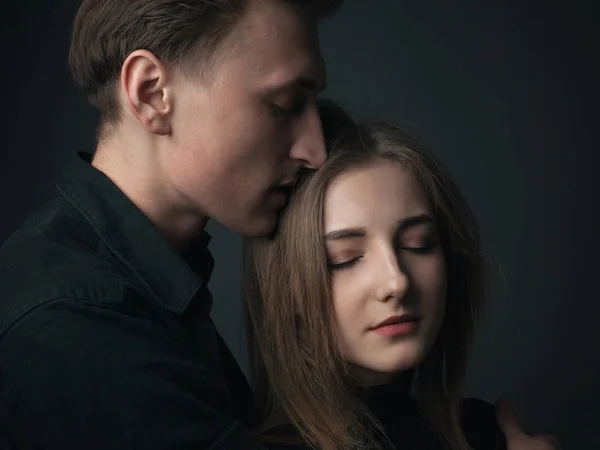 Porträtt Passionerade Unga Par Förälskade Närbild — Stockfoto