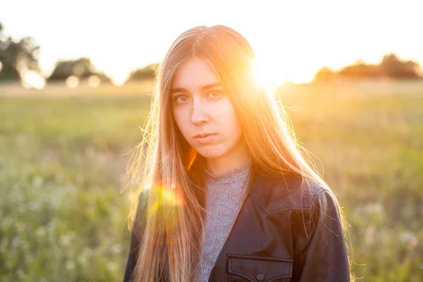 Young Woman Leather Jacket Outdoors Sunset — Stock Photo, Image