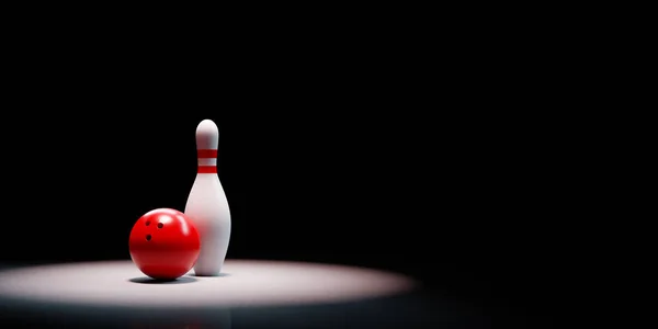 Kägla med bowling klot Spotbelyst på svart bakgrund — Stockfoto