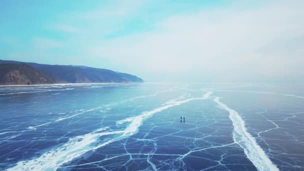 Turistas Gelo Partir Vista Aérea Inverno Sibéria Lago Baikal — Vídeo de Stock