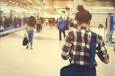 Onların uçuş Havaalanı'nda bekleyen gezginler