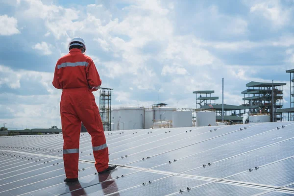 Drift Vedlikehold Solkraftanlegg Ingeniørteam Som Arbeider Med Kontroll Vedlikehold Solkraftanlegg – stockfoto