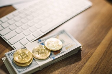 İş kavramı görüntüsü; Cryptocurrency altın Bitcoin sikke Seç