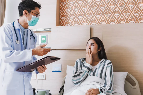 Artsen Met Gezondheidsproblemen Van Patiënten Het Ziekenhuis Geneeskunde Dokter Gezondheidszorg — Stockfoto