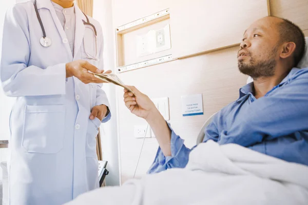 Artsen Met Gezondheidsproblemen Van Patiënten Het Ziekenhuis Geneeskunde Dokter Gezondheidszorg — Stockfoto