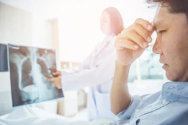 Artsen Met Gezondheidsproblemen Van Patiënten Het Ziekenhuis Geneeskunde Dokter Gezondheidszorg — Stockfoto