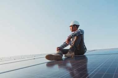 Güneş enerjisiyle çalışan işçiler, güneş endüstrisi mühendisliği.