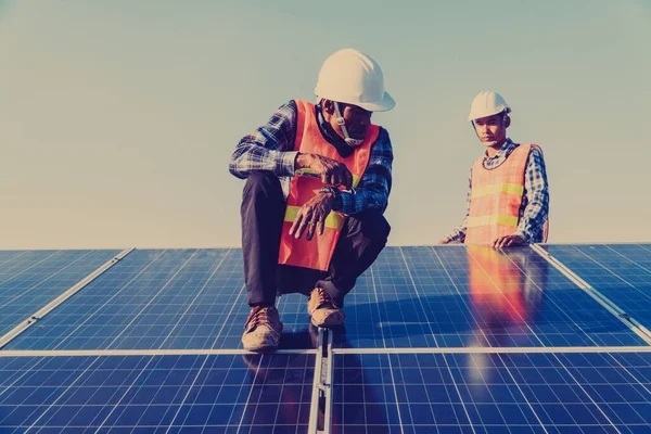 Labor Working Solar Rooftop Engineering Solar Industry — Stock Photo, Image