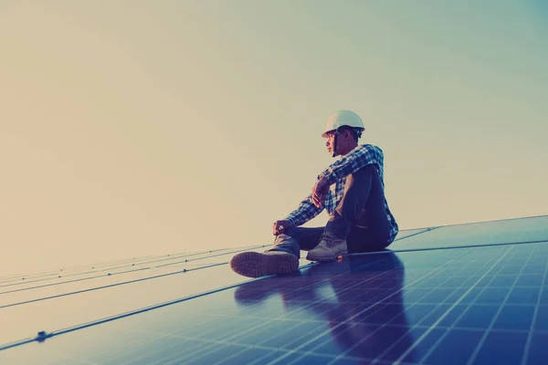 Mano Obra Trabajando Azotea Solar Ingeniería Industria Solar — Foto de Stock