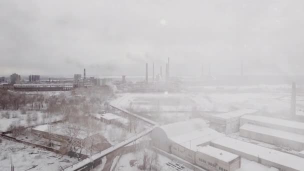 Füst a gyári antenna tél fogalma rossz ökológia — Stock videók