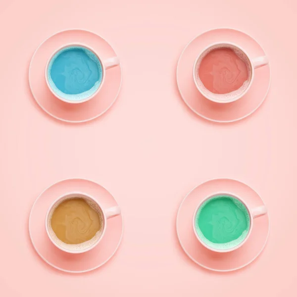 Cuatro Tazas Café Diferentes Colores Estilo Mínimo —  Fotos de Stock