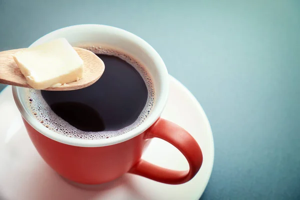 Golyóálló Kávé Csésze Vaj Kanállal — Stock Fotó