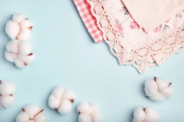 Cotton Bolls Napkins Made Cotton Fabric Blue Background — Stock Photo, Image