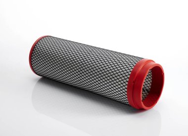 Araba hava filtresi beyaz arka plan üzerinde izole closeup