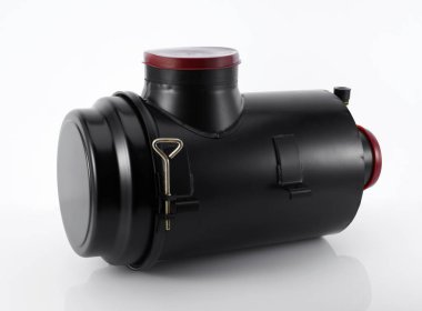 Araba hava filtresi beyaz arka plan üzerinde izole closeup